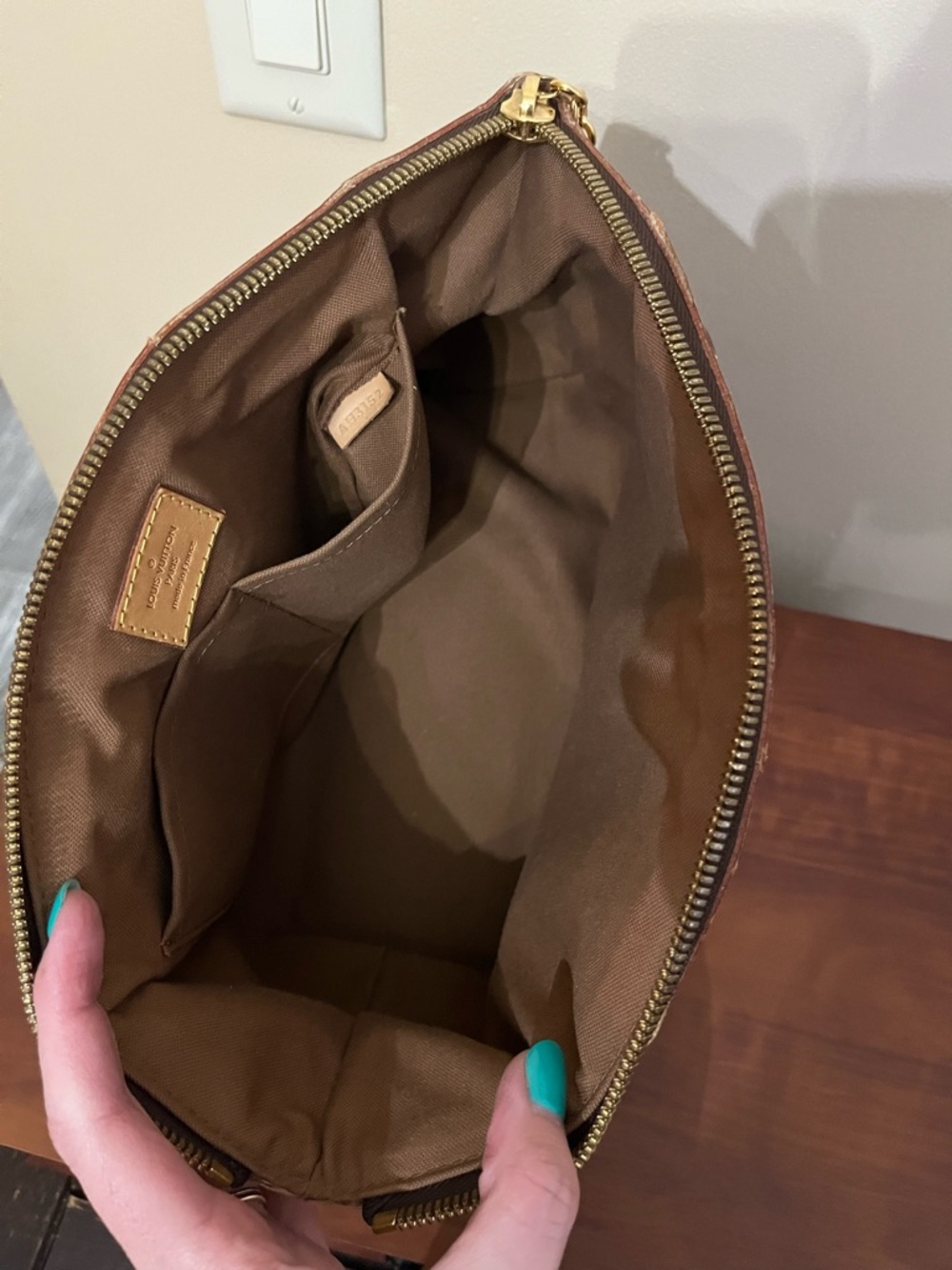 Louis Vuitton Tivoli PM - Picture 8 of 15